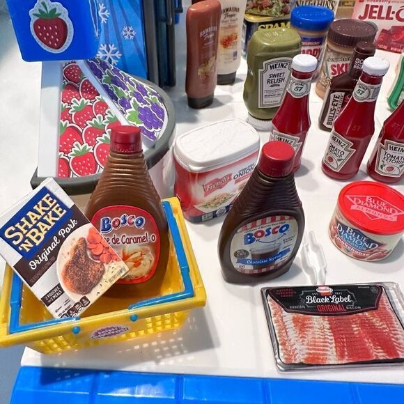 5 Surprise Mini Brands Series 3 Electronic Mini Mart Playset by ZURU - Picture 6 of 11